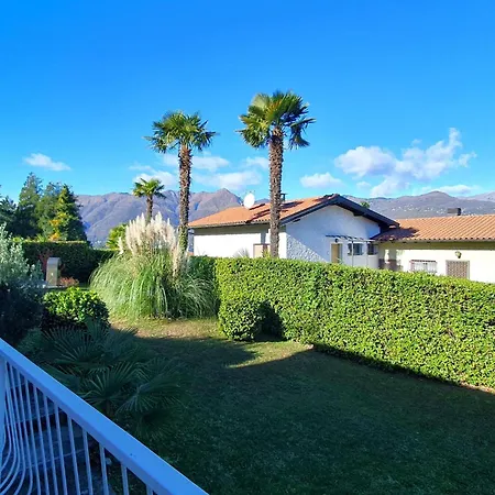 Сasa de vacaciones In With Private Garden *